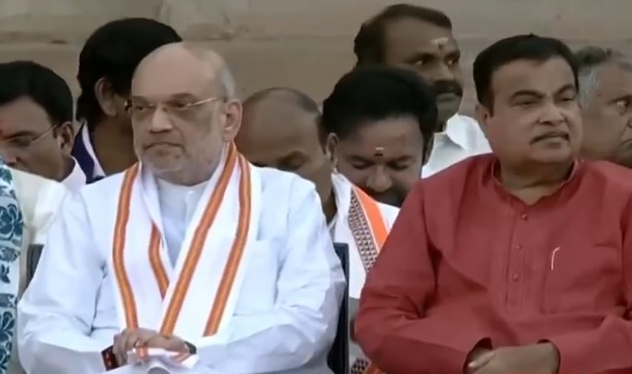 nitin gadkari with amit shah