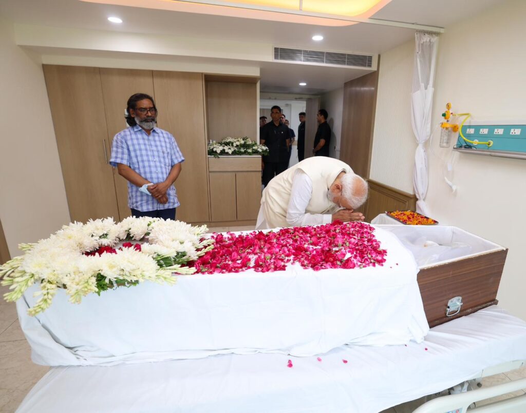 प्रधामंत्री देलनि श्रद्धांजलि 