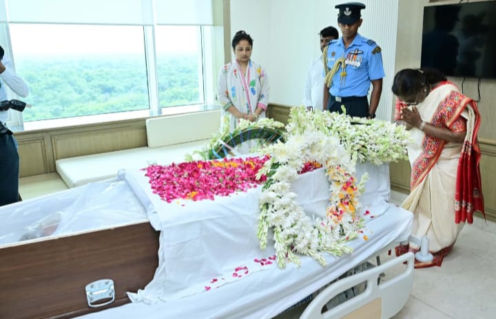 महामहिम राष्ट्रपति देलनि श्रद्धांजलि 
